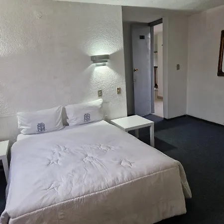 Hotel Polly-3